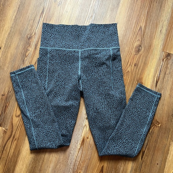 Athleta women’s Salutation stash II Tight size small tall blue/black preowned - Picture 6 of 8